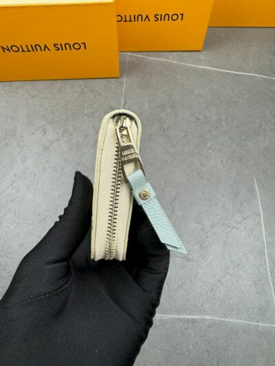 512d8b88.