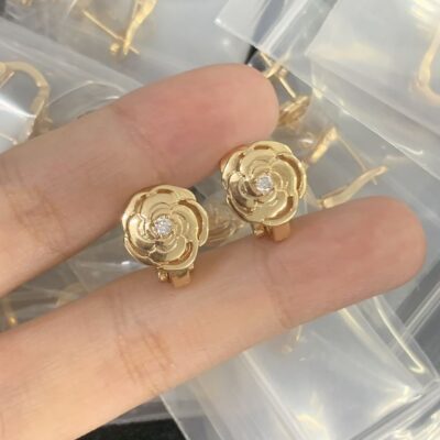 New Arrival Van Cleef & Arpels Earring J788.