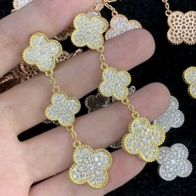 New Arrival Van Cleef & Arpels Earring J792.