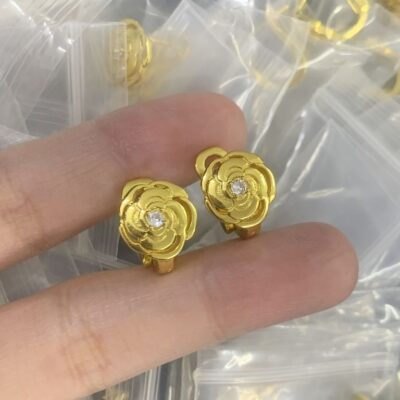 New Arrival Van Cleef & Arpels Earring J798.