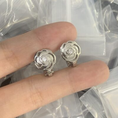 New Arrival Van Cleef & Arpels Earring J799.