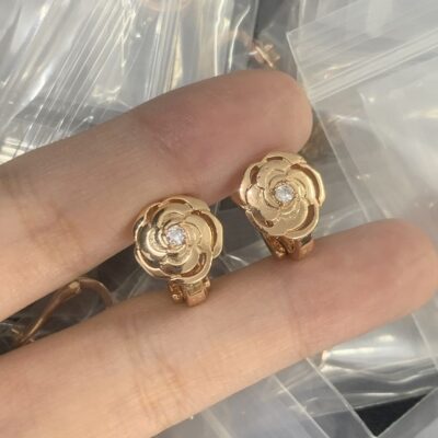 New Arrival Van Cleef & Arpels Earring J800.