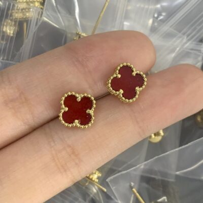 New Arrival Van Cleef & Arpels Earring J802.