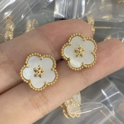 New Arrival Van Cleef & Arpels Earring J804.