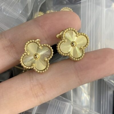 New Arrival Van Cleef & Arpels Earring J805.