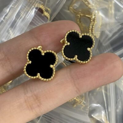 New Arrival Van Cleef & Arpels Earring J809.