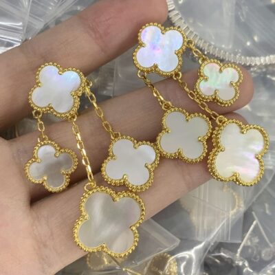 New Arrival Van Cleef & Arpels Earring J811.