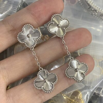 New Arrival Van Cleef & Arpels Earring J812.