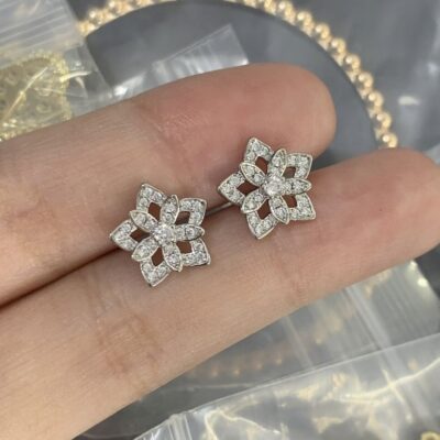 New Arrival Van Cleef & Arpels Earring J817.