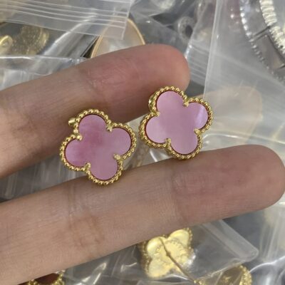 New Arrival Van Cleef & Arpels Earring J819.