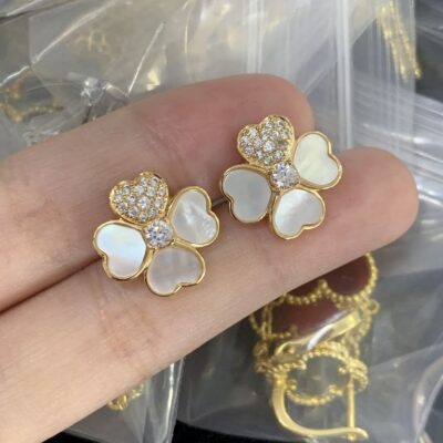 New Arrival Van Cleef & Arpels Earring J821.