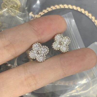 New Arrival Van Cleef & Arpels Earring J823.