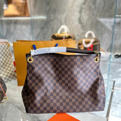 Z5771421983979_18fb3d4c6c891ff1537aef56b664b198