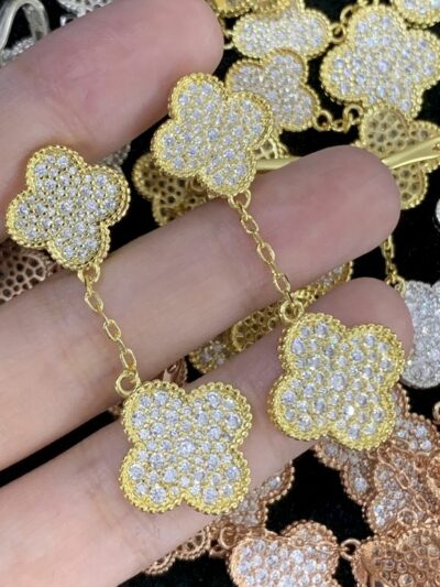 New Arrival Van Cleef & Arpels Earring J791.