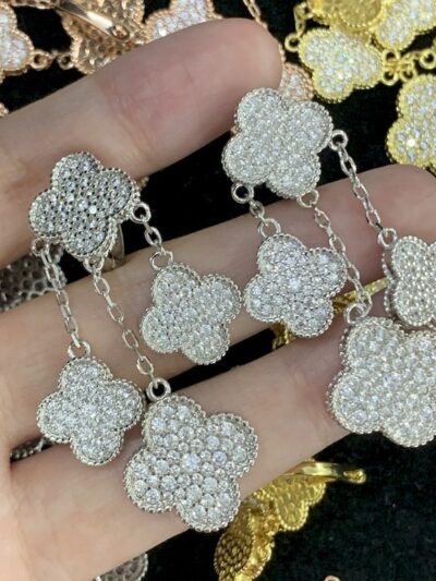 New Arrival Van Cleef & Arpels Earring J796.