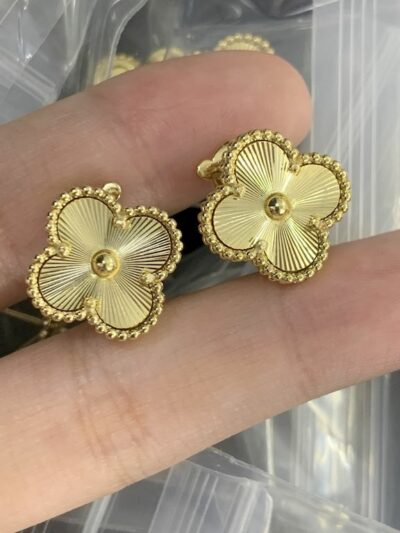 New Arrival Van Cleef & Arpels Earring J805.