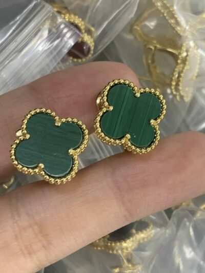 New Arrival Van Cleef & Arpels Earring J807.