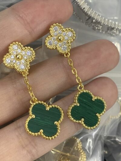 New Arrival Van Cleef & Arpels Earring J810.