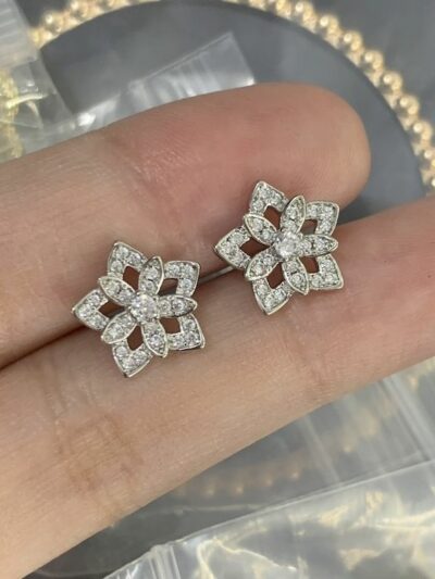 New Arrival Van Cleef & Arpels Earring J817.