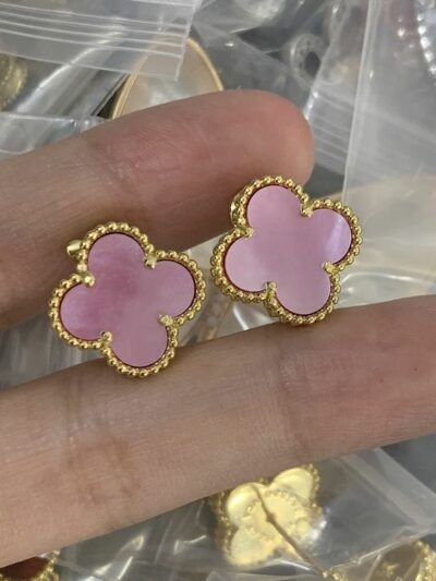 New Arrival Van Cleef & Arpels Earring J819.