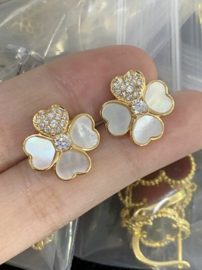 New Arrival Van Cleef & Arpels Earring J821.