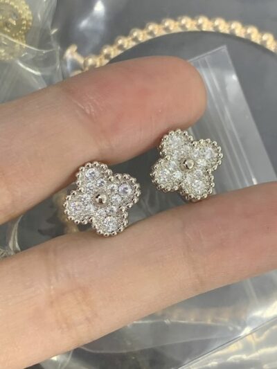 New Arrival Van Cleef & Arpels Earring J823.